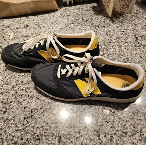 Mens size 11 New Balance shoes